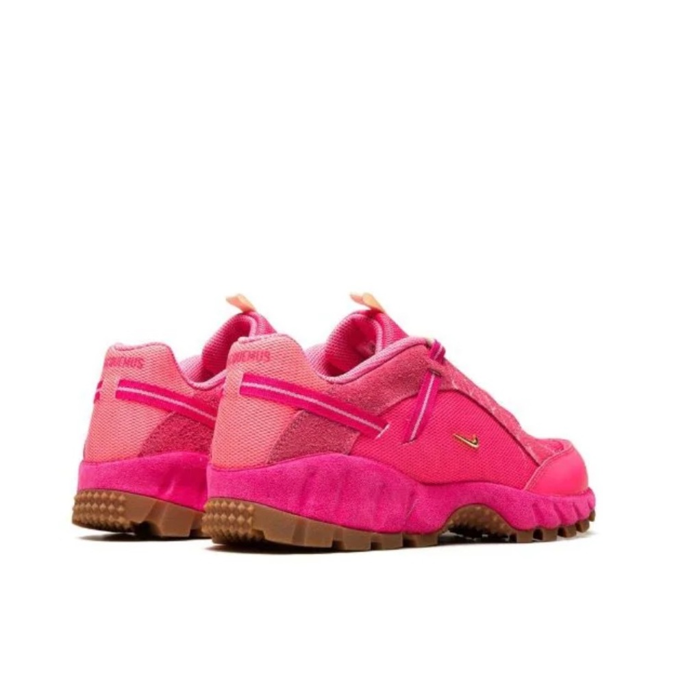 JACQUEMUS x NIKE running shoes!! Neon pink size 7 women. Adorable!!